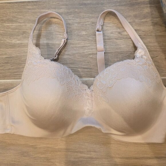 Other - Nude Bra with Lace